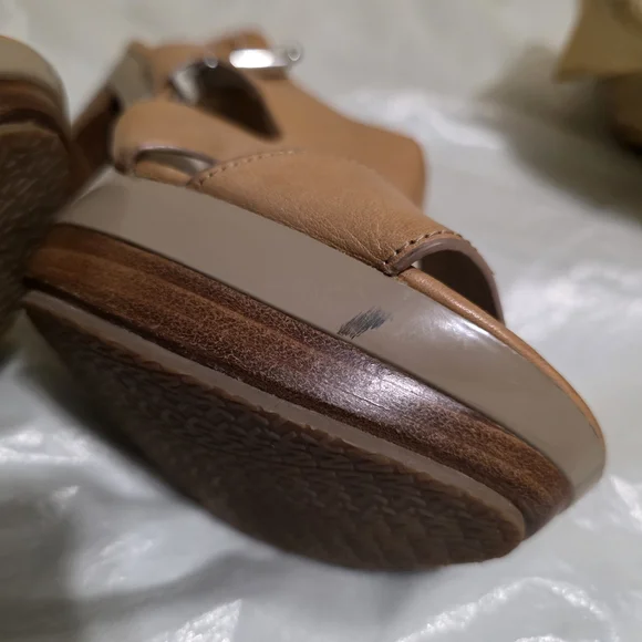 Michael Kors Beige Tan Leather Platform Heels - Picture 2 of 6